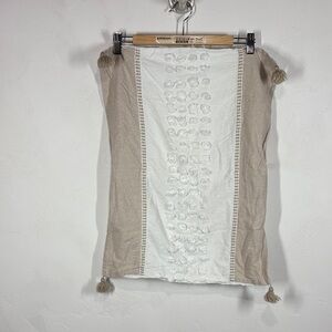 Weavers Collection tan and white pillow sham